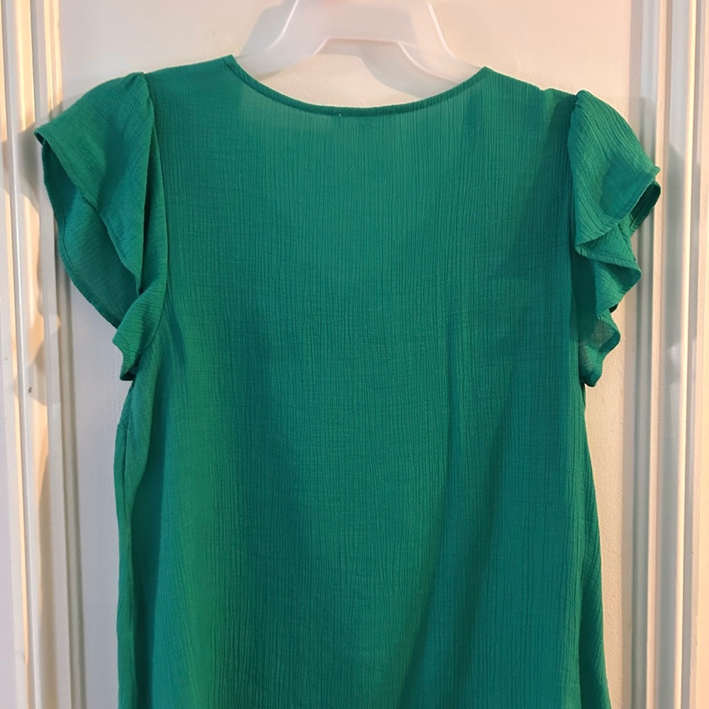 mine Emerald Scalloped V-Neck Flutter Sleeve Top - Picture 4 of 5